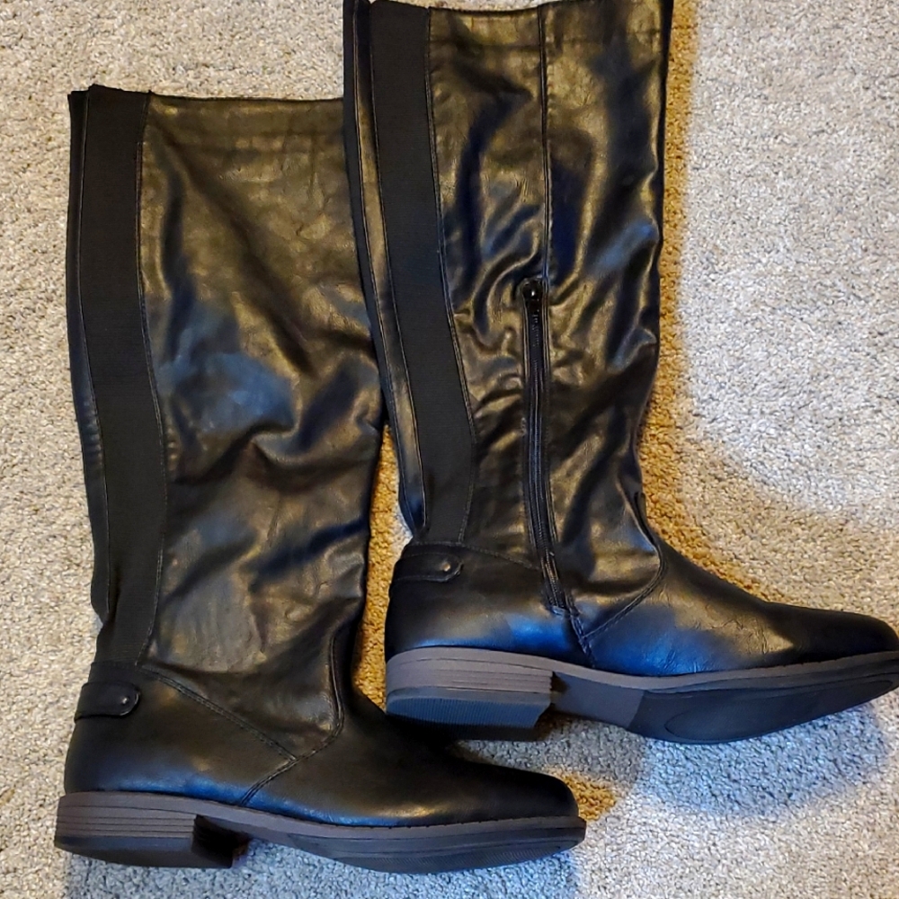Montage women's black, knee high, stretch boots. Size 8, Great condition!